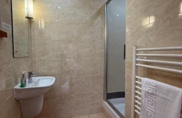 Holyrood Apartment with parking & lift access - Photo 14