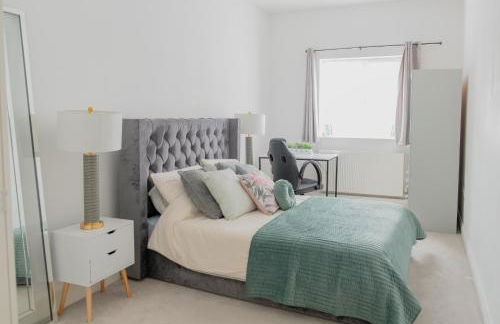 Portsmouth City Centre Modern Apartment - with Free Parking - Photo 8