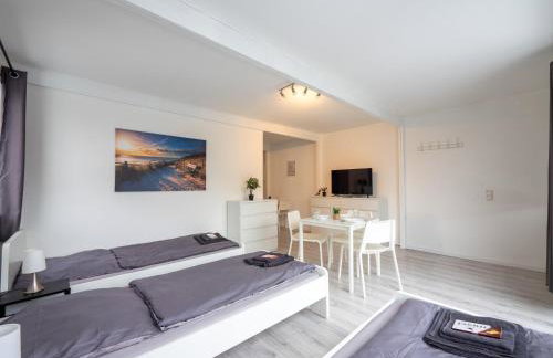 Monteurwohnung-fuer-5-Personen-mit-Balkon-Kueche-Ahrensburg-Naehe-Hamburg-AGRP1203 - Photo 2