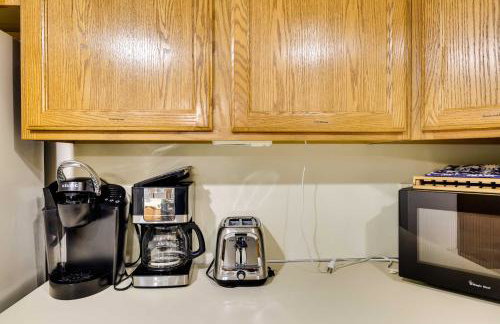 Fire Pit and Games! Secluded Chalet 30 Mi to Montage - Foto 12