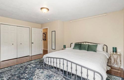 Hot Tub! LRG Home! Sleeps 16!Near Ithaca! Dogs OK - Foto 14