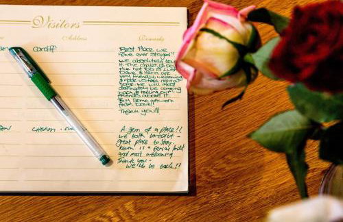 Off grid chalet . HOT TUB & SAUNA. Kid friendly. - Photo 22