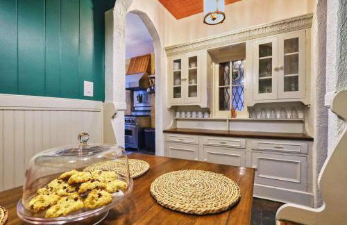 Historic Tudor Home, Heated Pool - Photo 17