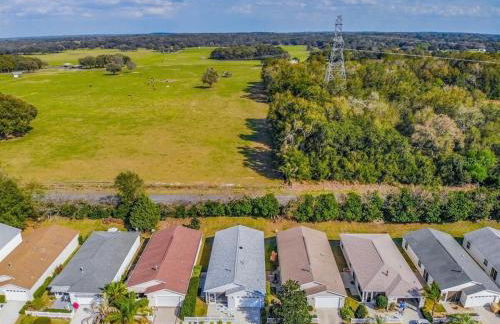 Cozy home, Right Next Door to Lake Sumter Square! - Foto 16