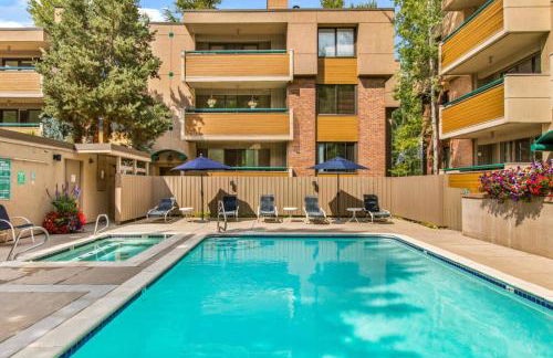 Renovated Riverfront 3 BR, 2 BA with Pool - Walk to Town! - Foto 6