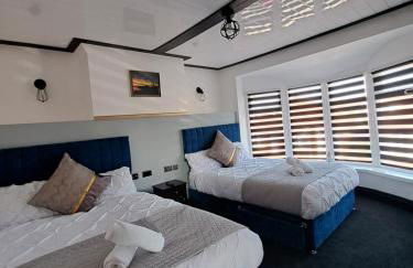 Family Holiday with Hot tub , Family groups only - Foto 6