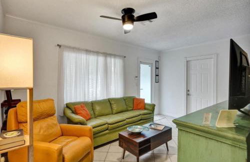 3 min. walk to Wilton Drive, pool and huge yard - Photo 27