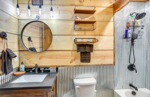 Peaceful Hikers Hideaway with Deck on 1 Acre! - Foto 12