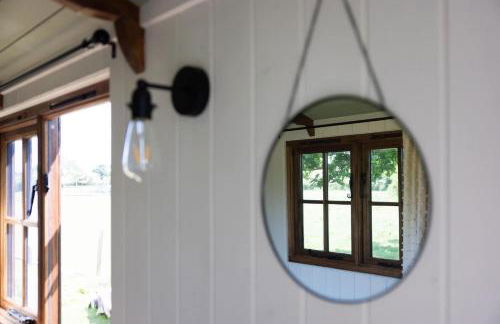 Harbour Ranch Hut - Rustic Countryside Escape - Photo 13