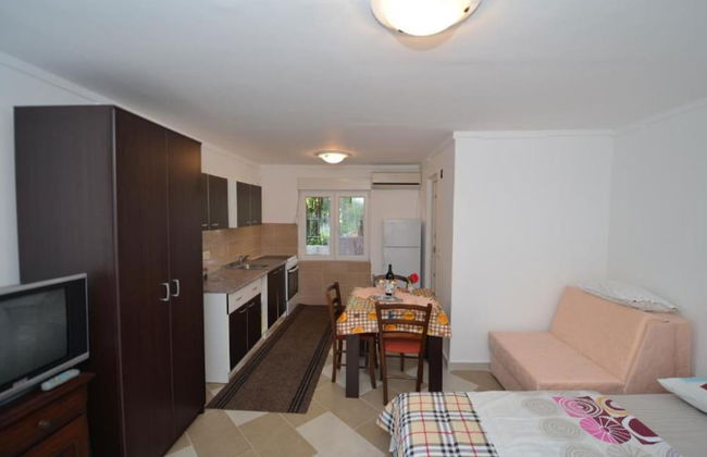 Tivat Bliss Apartments Close to Beach - Photo 21