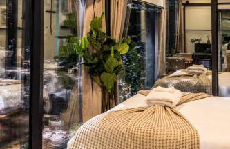 Modern Mirror Home w/ Hot-tub - “Glass House” #1 - Foto 14