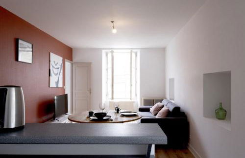 Gîte Terracotta de Segré ? cuisine ? chambre (lit queen size) ? salon - Photo 6