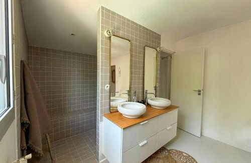 Light-Filled House With Pool In Petit Piquey - Photo 13