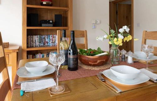 CRUCK BARN - Beautiful Renovated Barn within the Countryside - Photo 22