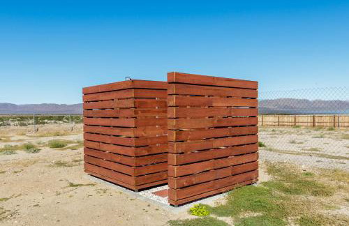 Mid-Century Magic with Mountain Views - Photo 24