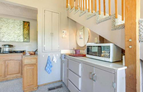 Auburn Cottage with Patios and Garden - 3 Mi to Town! - Foto 8