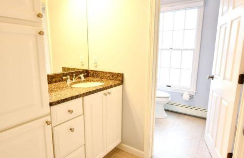 Beautiful Spacious Family Retreat w Pool - Foto 19