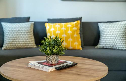 COZY 3 Bed House With Garden & Parking in Rochester, Kent Mins to Train Station, WiFi - Foto 13