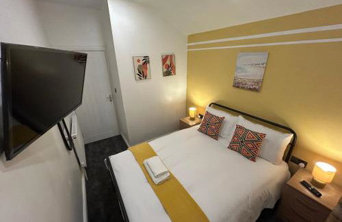 Minstead Houses 5 Bedroom Large House inc 3 Twin Rooms B24 just off M6-J6 Free Parking Driveway 2 Showers Bath 2 WCs Fast Wi-Fi Garden Airport NEC Contractor HS2 Teams Weekly Stays Welcomed Best-in-Class - Foto 6