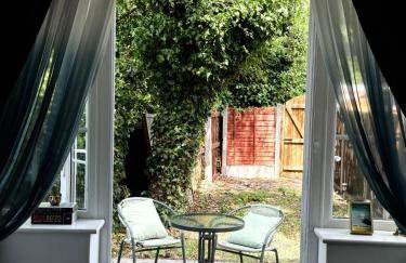 Home away Tamworth Staffordshire 4 Bedroom 3 Bathroom - Semi Detached House - Foto 57