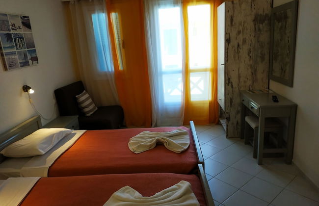 Renia Studios Standard Studio Overlooking the Swimming Pool - Foto 8