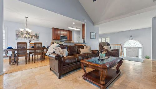 Relaxing 3BR Duplex Home w/ Pool & Patio - Foto 3