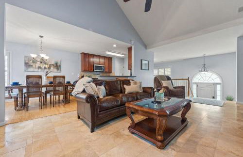 Relaxing 3BR Duplex Home w/ Pool & Patio - Foto 21