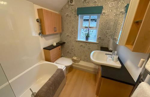 Carr’s cottage Eyam Peak District, - Photo 10