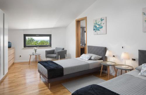 Villa Mariva for 8 persons near Porec with 44 m2 heated pool, sea view, fitness & kids playground - Foto 23