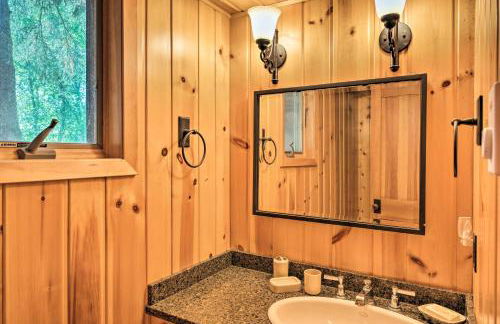 Rustic Cozy Cabin on Island Lake with Fire Pit, Dock - Foto 12