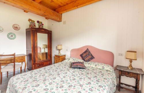 8 beds- surrounded by greenery with parking - Foto 2