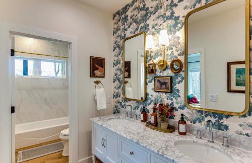 Deck and Mountain Views Black Chalet in Glenville - Foto 14