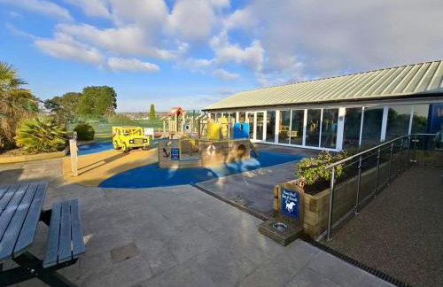 Delightful two bedroom caravan on Par Beach. - Foto 27