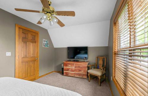 Walk to Lake Lampe Cabin with Fireplace and Deck! - Foto 15