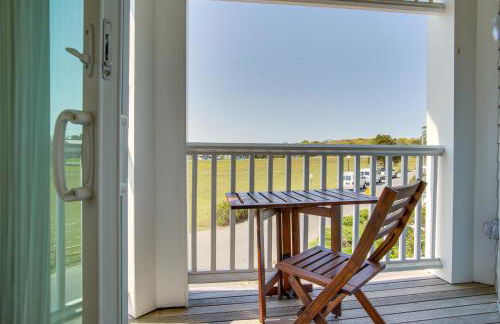 Breezy Oak Bluffs Condo - Steps to Inkwell Beach! - Foto 2