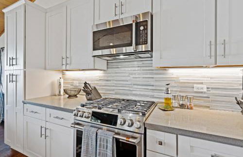 Lakefront, Private dock, ensuite-unit, King bed, Free EV charger, Boat Friendly - Foto 9