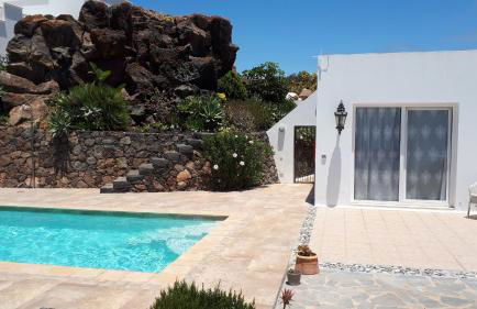 Villa Essence - a unique detached villa with A-C, heated private pool, hottub, gardens, patios and stunning views! - Photo 4