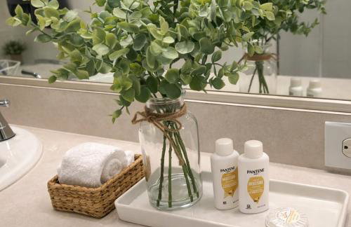 Private Pool Oasis - Upgraded 5BR Luxury VIlla - Photo 8