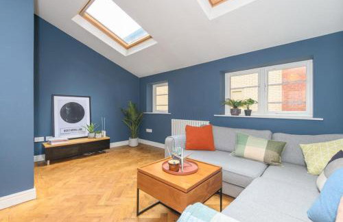 Stylish Leeds City Centre Retreat with Private Terrace & Hottub - Foto 15