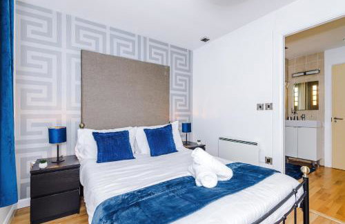 Stylish Penthouse, Free Parking, Pool Table, PS4 - Foto 15