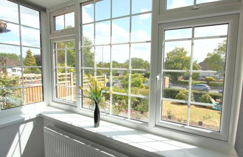 Deluxe 3 Bedroom 2 Bath House &Parking by CozyNest - Photo 21