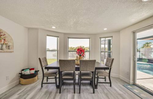 Canal Front Oasis w Heated Pool Close to the Beach - Foto 2