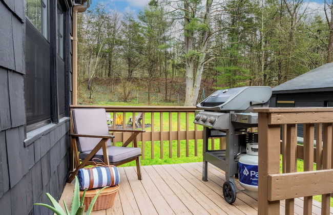 Charcoal Chalet by Avantstay A+ Design w/ Firepit - Foto 32