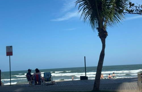 Apto climatizado amplo pé na areia - Itapema 180m da Praia - Foto 57