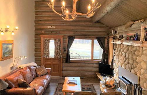Rocky Mountains Nature Escape: Amazing Log Cabin with a Hot Tub in Darby, MT - Foto 4
