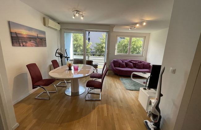 Large Modern 75m2 Flat and Free Parking - Foto 1