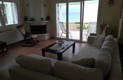 Luxury Beachfront Villa Poseidon Artemisiou Παραθαλάσσια Βίλα στην βόρεια Εύβοια για φιλοξενία 9 ατόμων - Foto 25