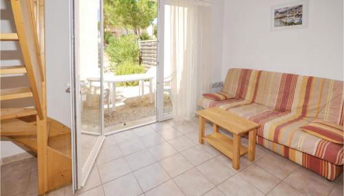 Cozy Home In Calvisson With Kitchen - Photo 3