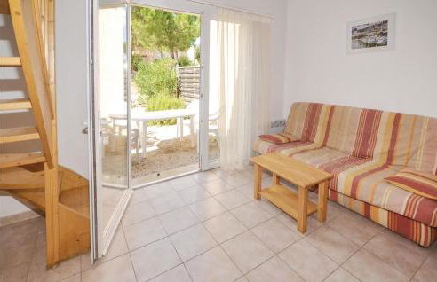 Cozy Home In Calvisson With Kitchen - Photo 3