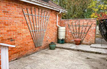 Three Bedroom Bungalow ideal for families or contractors Highbridge - Photo 37